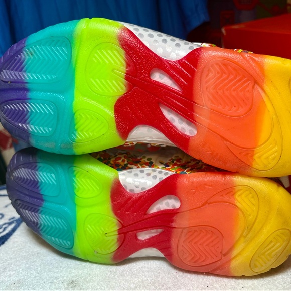 Nike fruity pebble foamposite White Sneakers 6y - Picture 3 of 9
